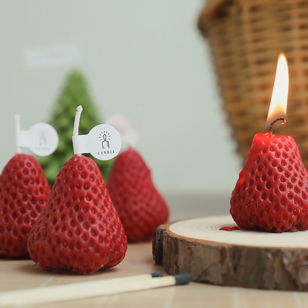 Strawberry scented candle (4pcs)