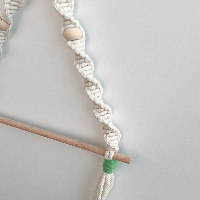 Wiper support while macrame