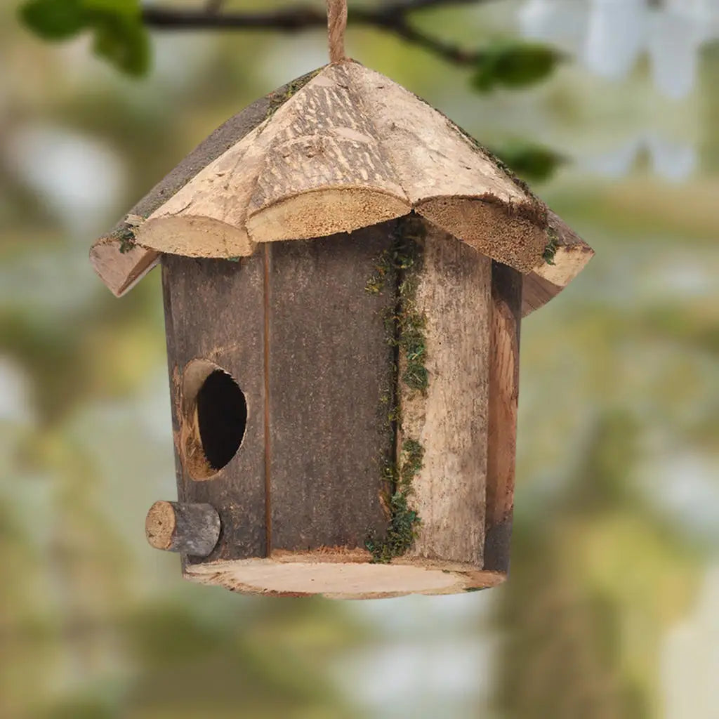 Cabane d'oiseaux en bois rustique fait à la main