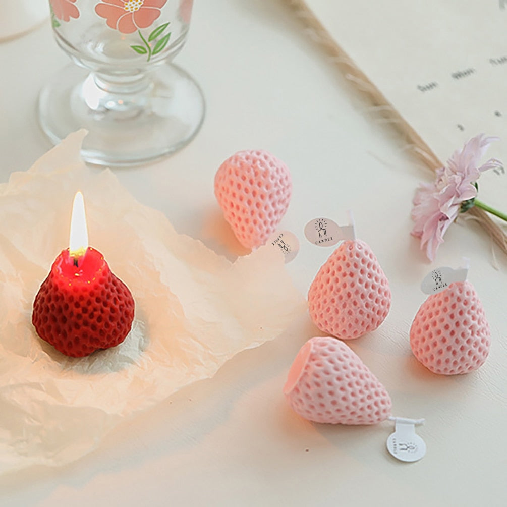 Strawberry scented candle (4pcs)