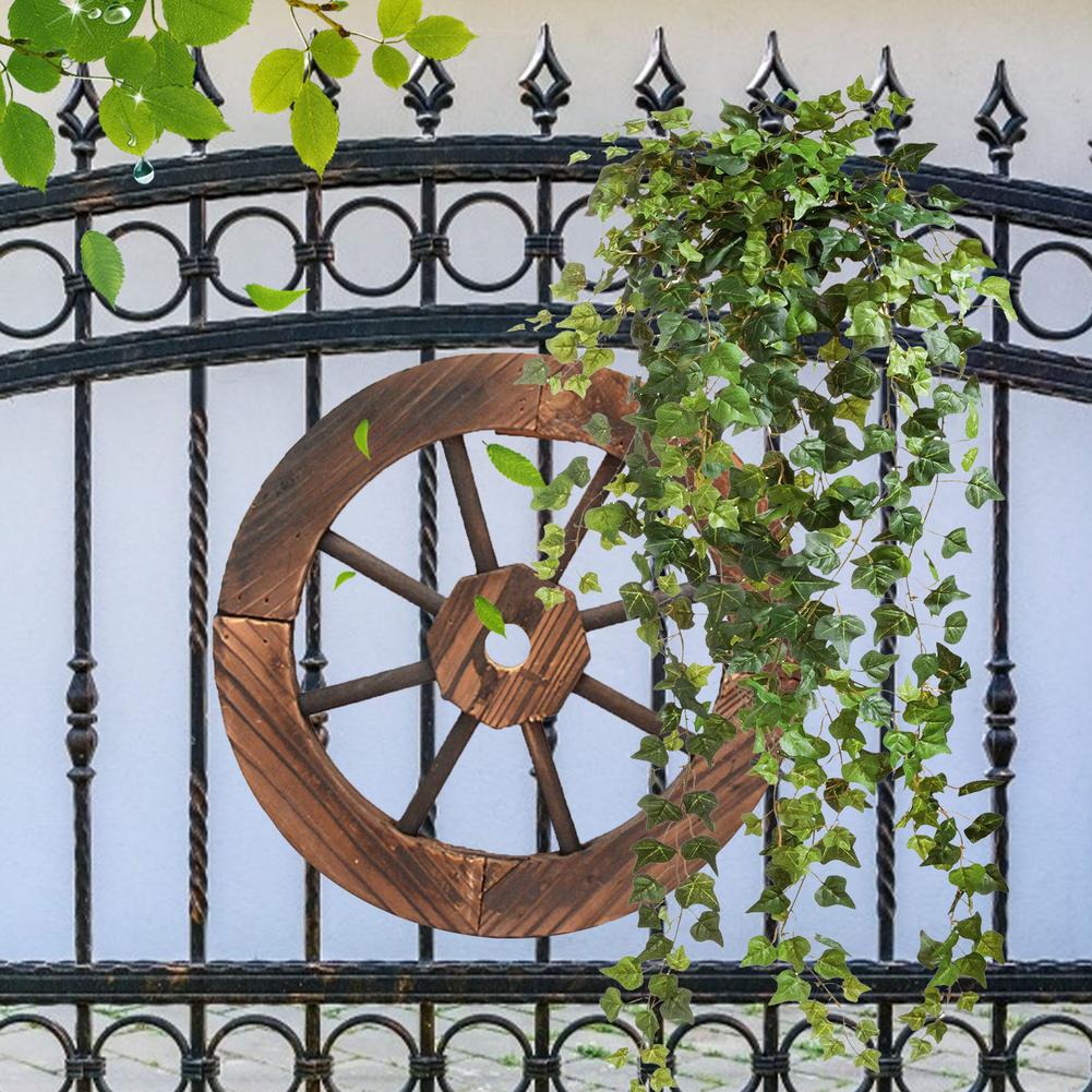 Roue de wagon en bois