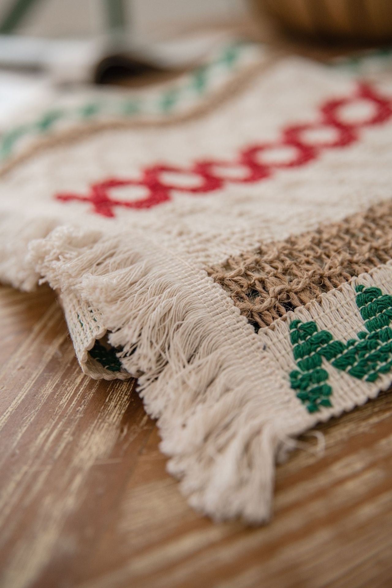 Knitted table runner