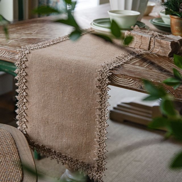 Knitted table runner