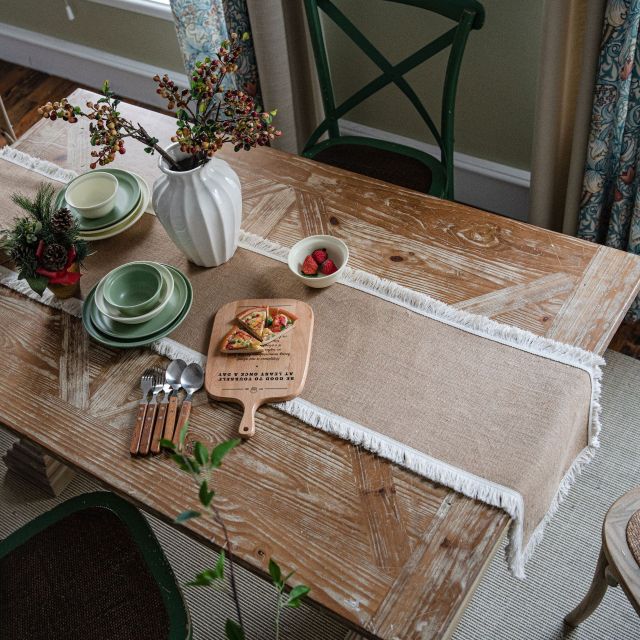 Knitted table runner